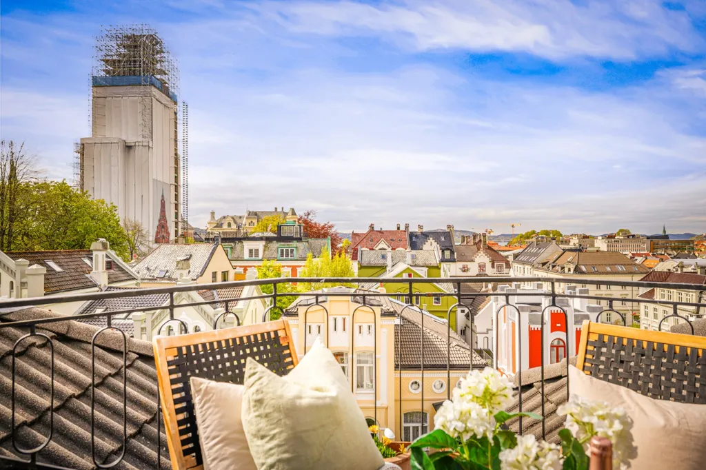 Balcone - Modernised Penthouse with Balconies in Nygårdshøyden