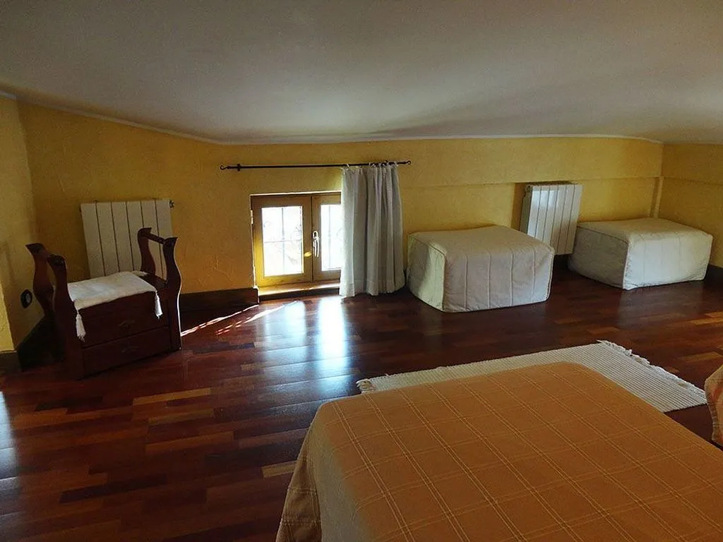 Chambres - Adosado with Rustic Decor in Riocavado de la Sierra