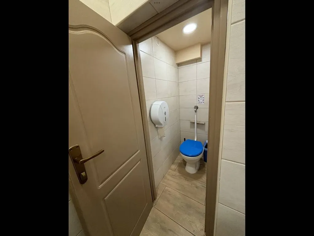 Bathrooms - Commercial Property with Restaurant in Békéscsaba
