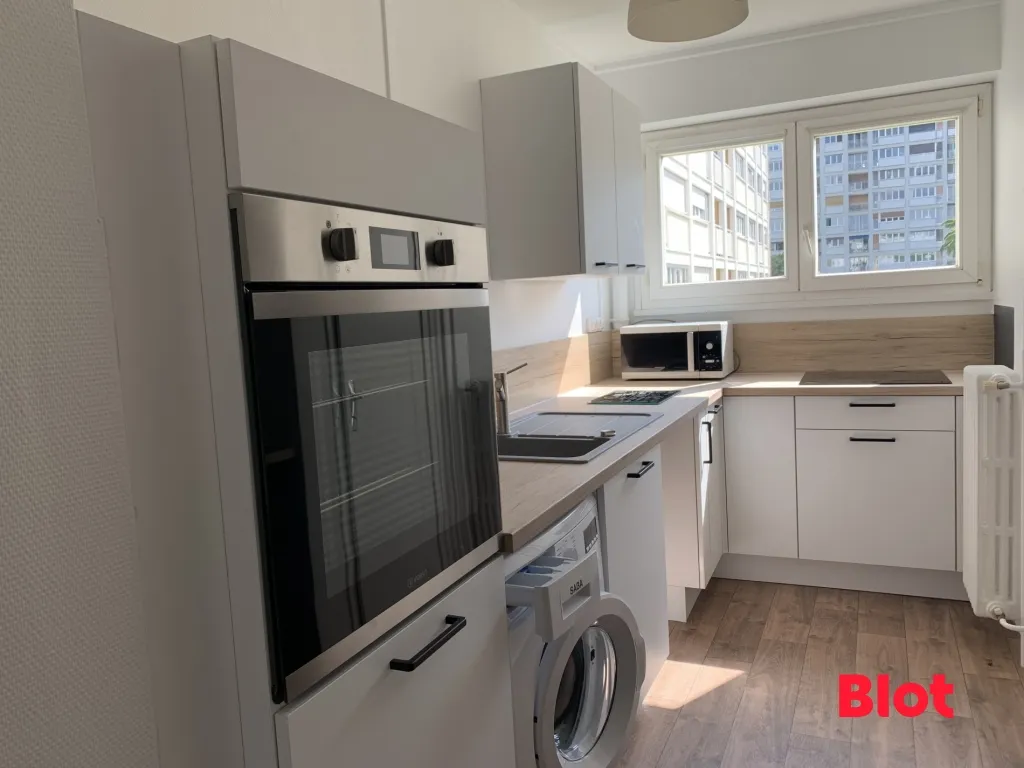 Cucina - 5-Piece Apartment with Balcony in Rennes Centre