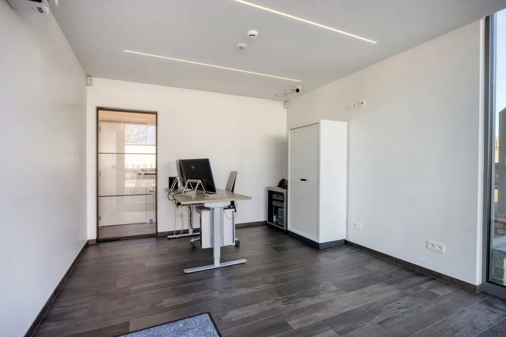 Bureau - Bâtiment Commercial Rénové à Heverlee, Leuven