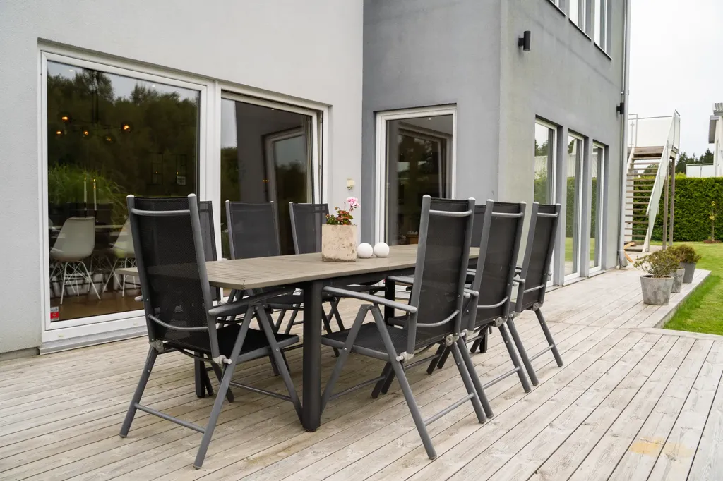 Terrass - Contemporary Villa with Rooftop Terrace in Bråstorp