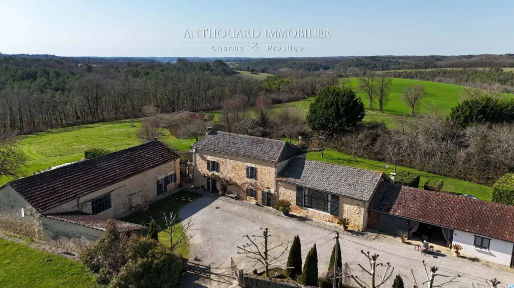 Õhuvaade - Rustic Stone Farmhouse with Pool in Périgord