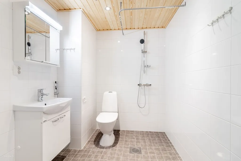 Vannitoad - Apartment with Balcony in Kivistö, Vantaa