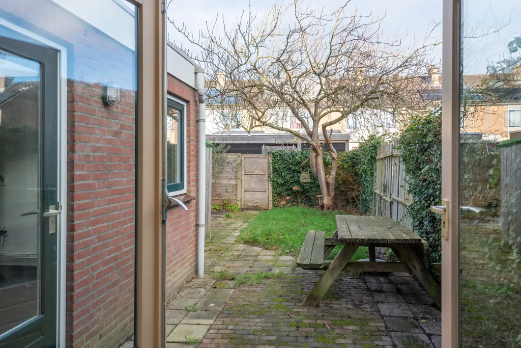 Aed - Spacious Renovated Semi-Detached House in Heiloo