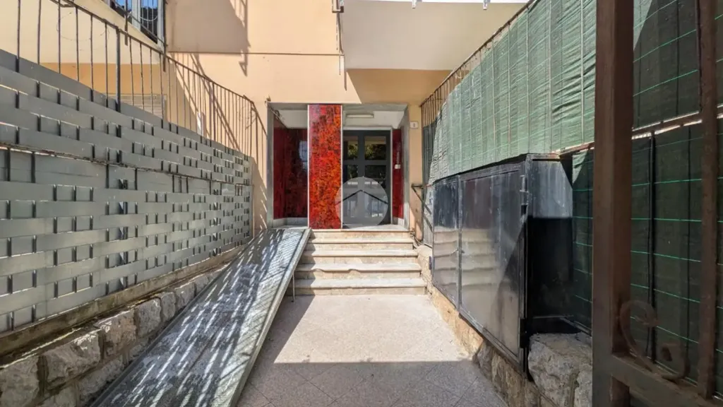 Entrée - 5-Room Apartment with Balcony in Palermo