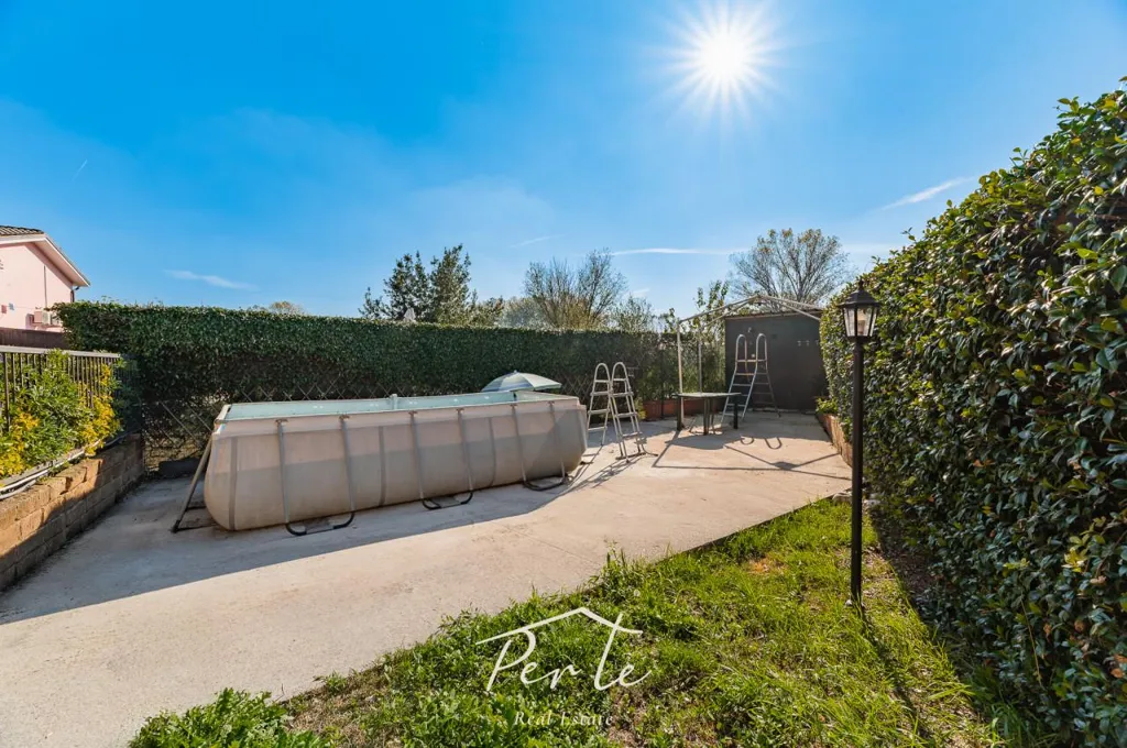 Jardin - Duplex with Garden and Pool in Borgo Mantovano