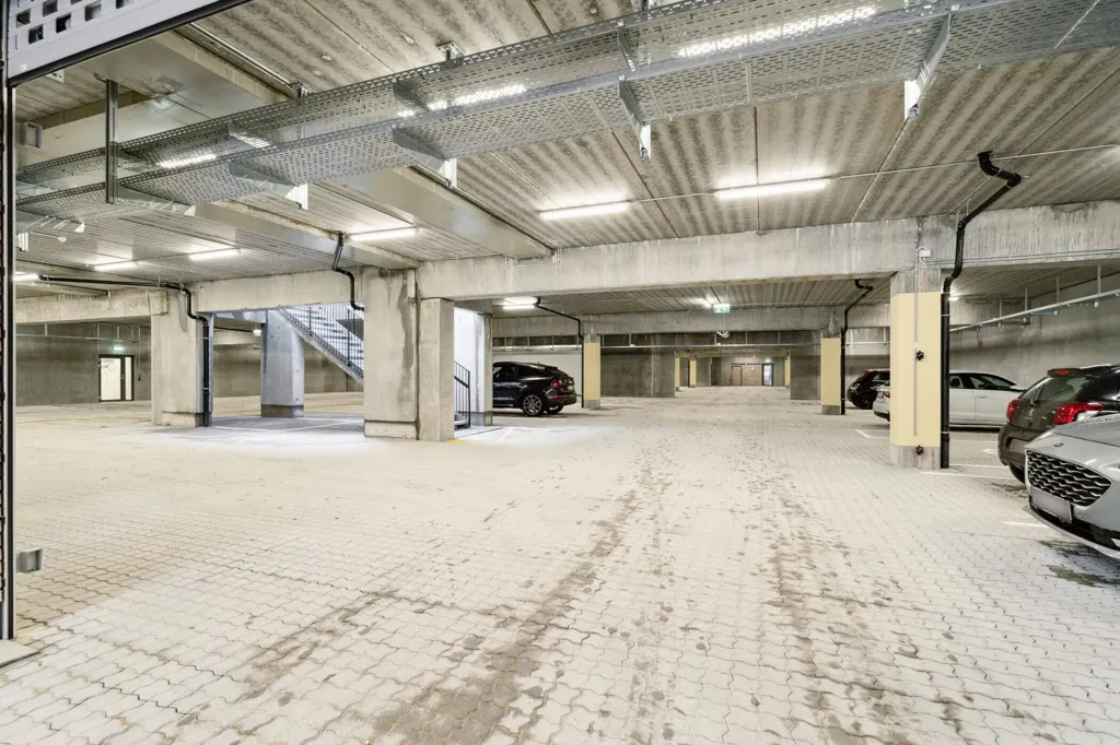 Garaaž - 3-Room Apartment with Waterfront in Odense C