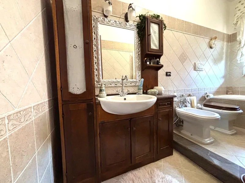 Bagni - Bifamiliar Villa with Garden in Ardea