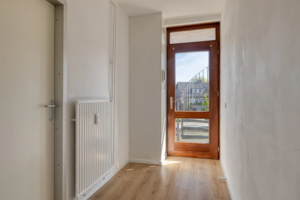 Esik - 2-Bedroom Gallery Flat with Balcony in Eindhoven