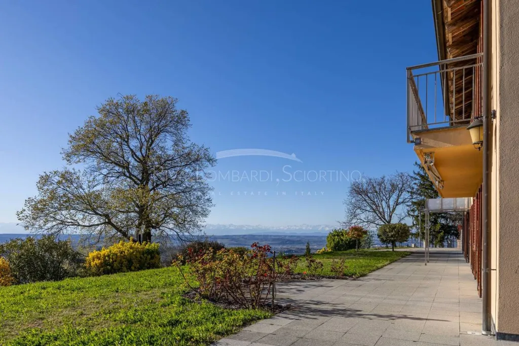 Aed - Casale with Vigneto in Mango, Langhe