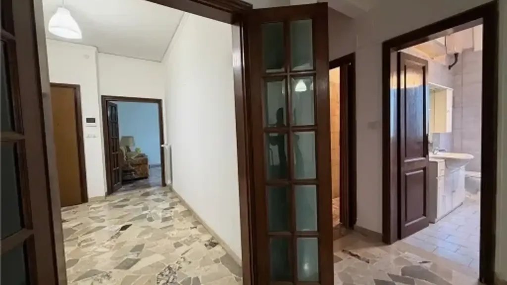 Esik - Partially Renovated Apartment with Balcony in Florence