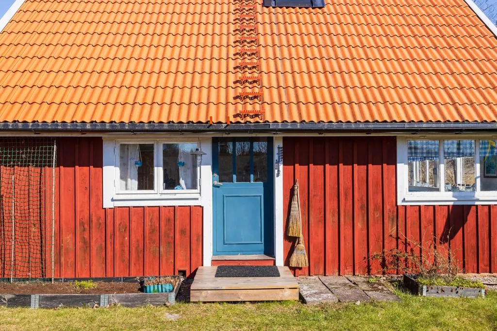 Exterior - Cottage with Private Beachfront near Gävle