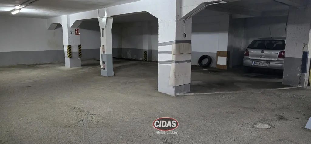 Garage - Triangular Garage in Oviedo