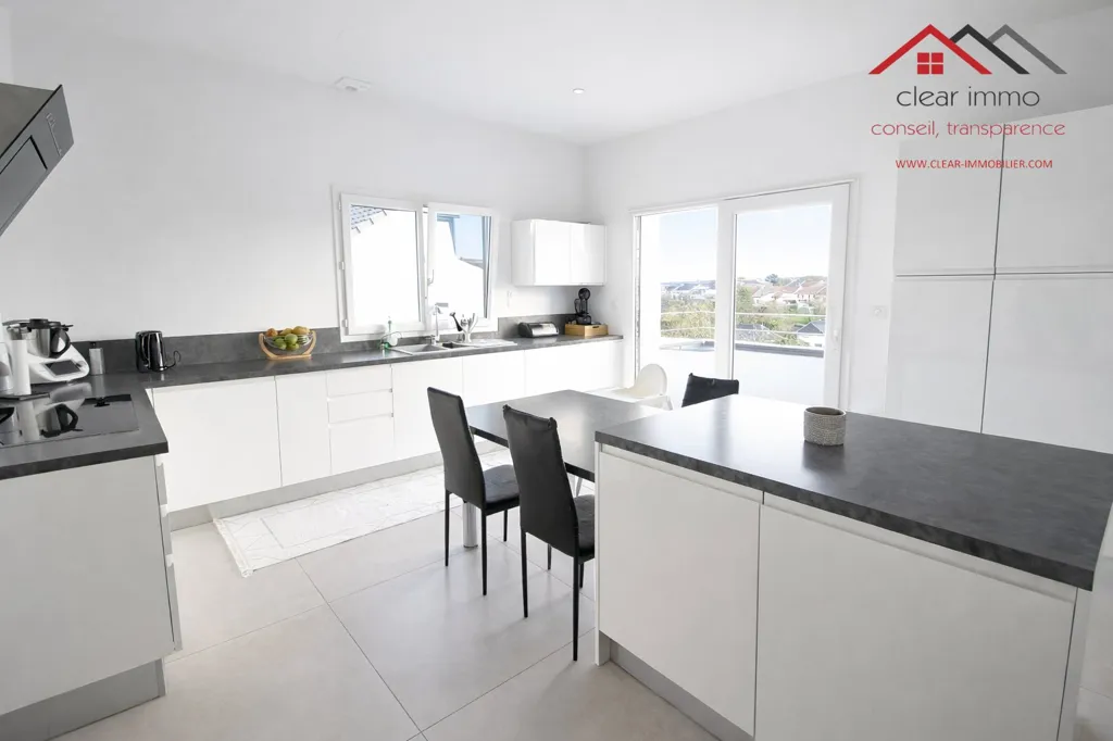Cucina - Contemporary House with Pool in Coincy
