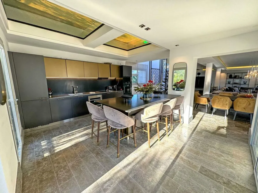 Kitchen - 1950s Villa with Sea View in Cap d'Antibes