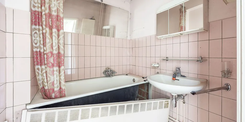 Bathrooms - Ground Floor Apartment with Garden in Edegem