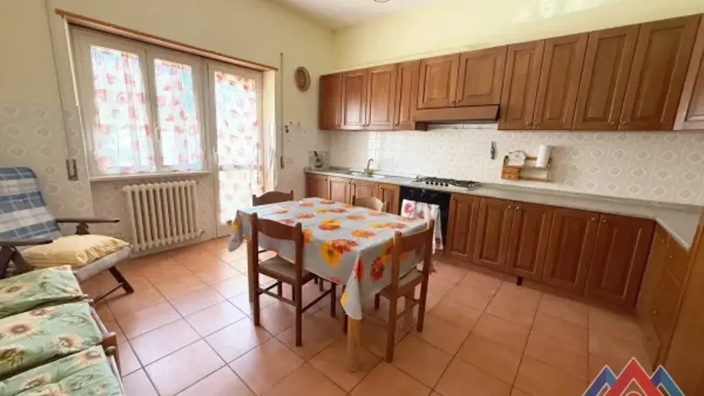 Salle à manger - Three-Bedroom Apartment with Balcony in Sora
