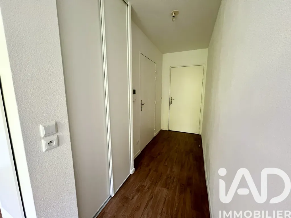 Hallway - Studio with South Facing Balcony in Villeneuve-la-Garenne