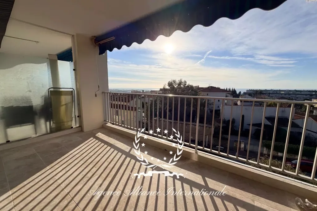 Rõdu - 3-Bedroom Apartment with Sea View in Cannes