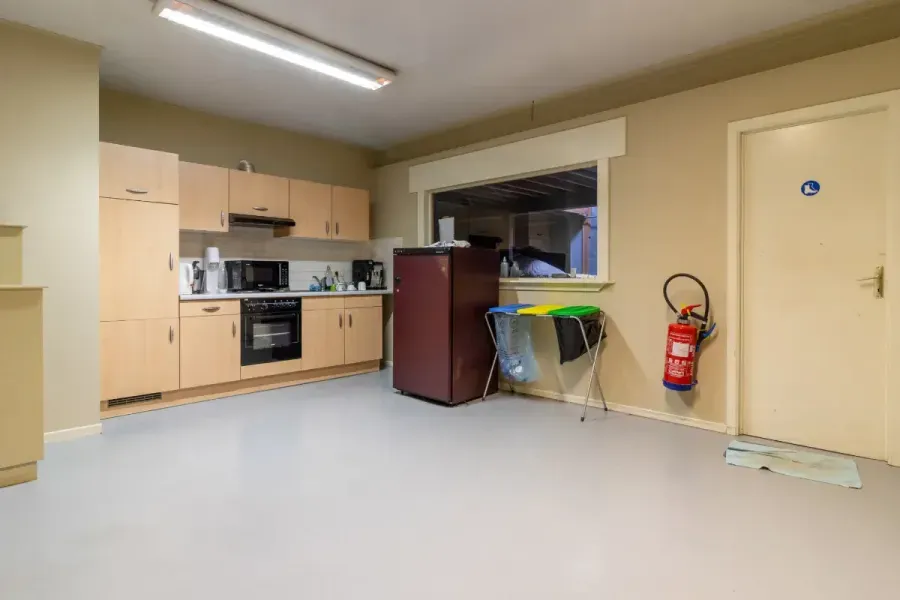 Cuisine - Ensemble Professionnel avec Bureaux et Entrepôt à Wavre