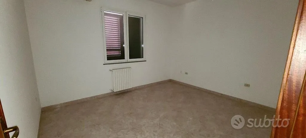 Pièces - Apartment with Balcony in Central Location