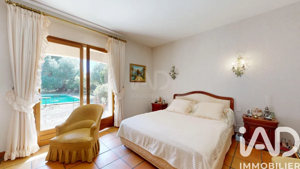 Chambres - Maison Traditionnelle avec Piscine à Balma