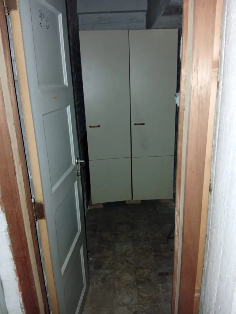 Rooms - Spacious 2-Bedroom Apartment in Charleroi Centre