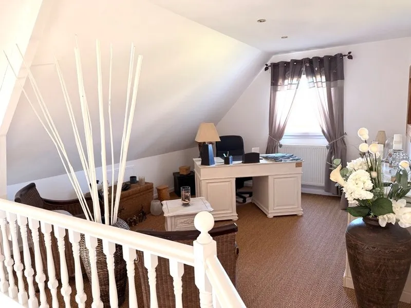 Bureau - Maison Traditionnelle avec Piscine à 16 km de Dieppe