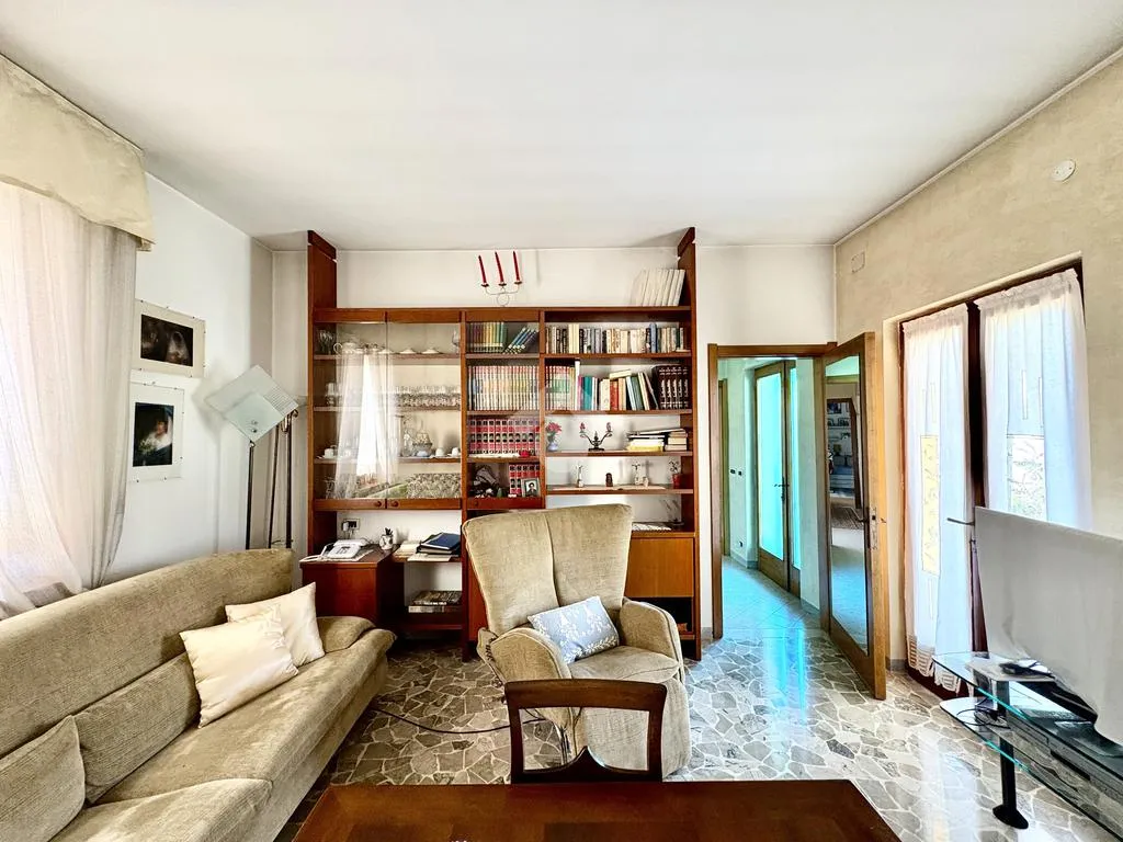 Elutuba - Central Bifamiliare with Private Garden in Adro