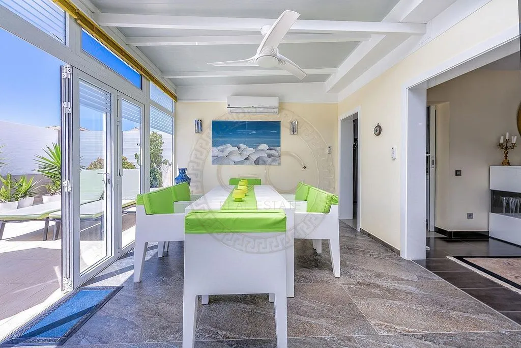 Terrasse - Semi-Detached House with Pool in Sonnenland