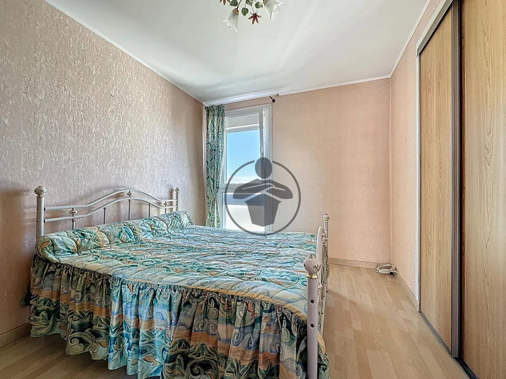 Chambres - Appartement avec Balcon au 9ème Étage à Saint Quentin