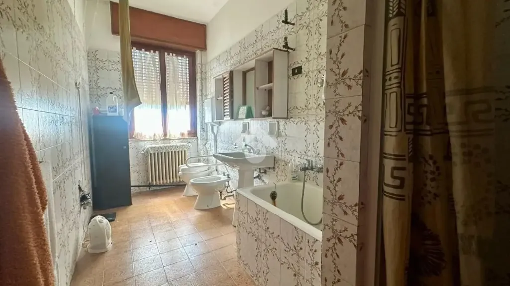 Bathrooms - Ground Floor Apartment with Veranda in Ghisalba