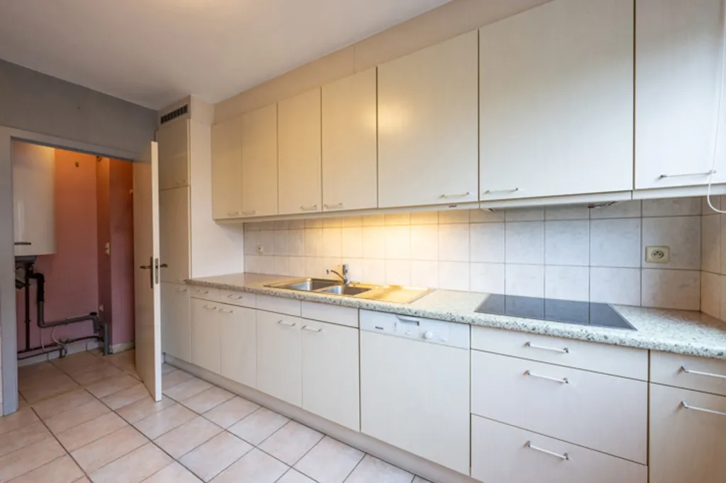 Cuisine - Appartement avec Deux Terrasses à Boom
