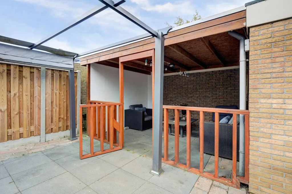 Terrass - Two-Storey House with Garden in Almelo