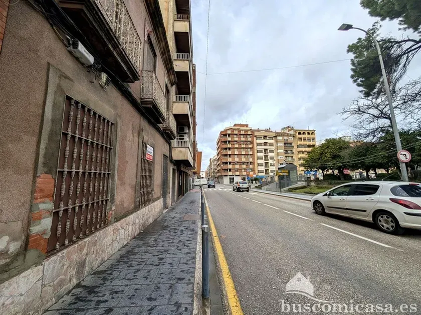 Extérieur - Villa with Commercial Potential in Linares