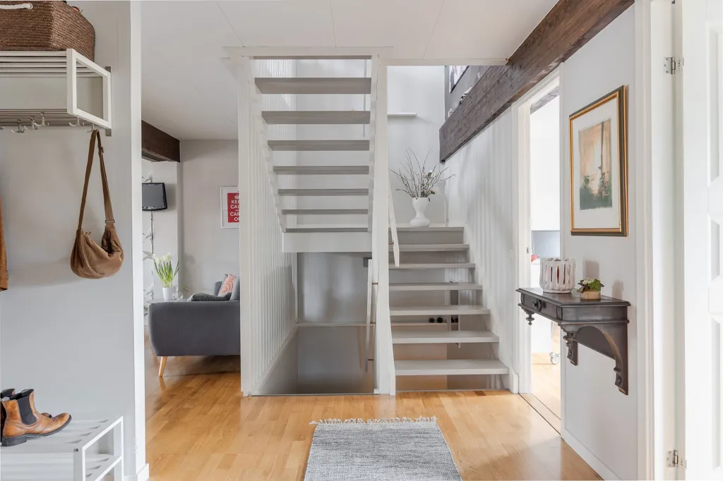 Rooms - Architectural Villa with Rental Unit in Väster