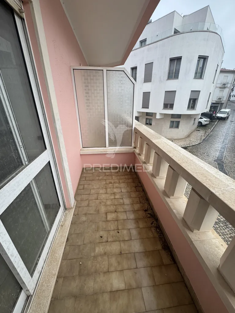 Balcon - Office with Conversion Potential in Porto de Mós