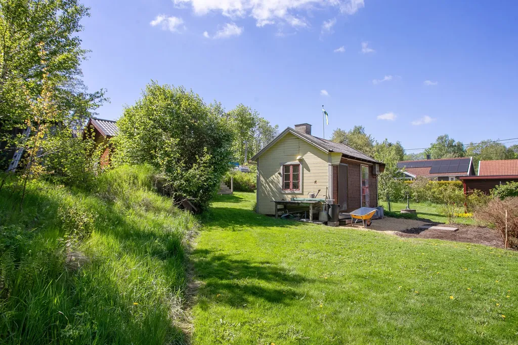 Aed - Plot with Development Potential in Boo Gård