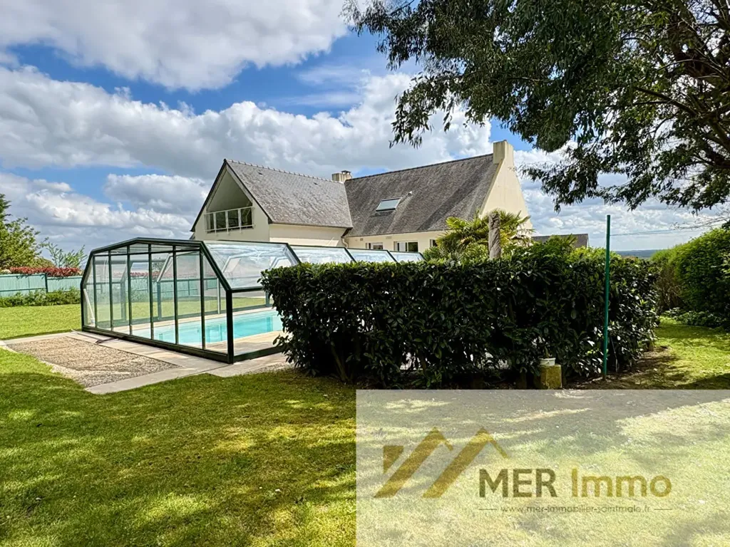 Piscine - Maison avec Vue sur la Baie et Piscine Chauffée à Cancale