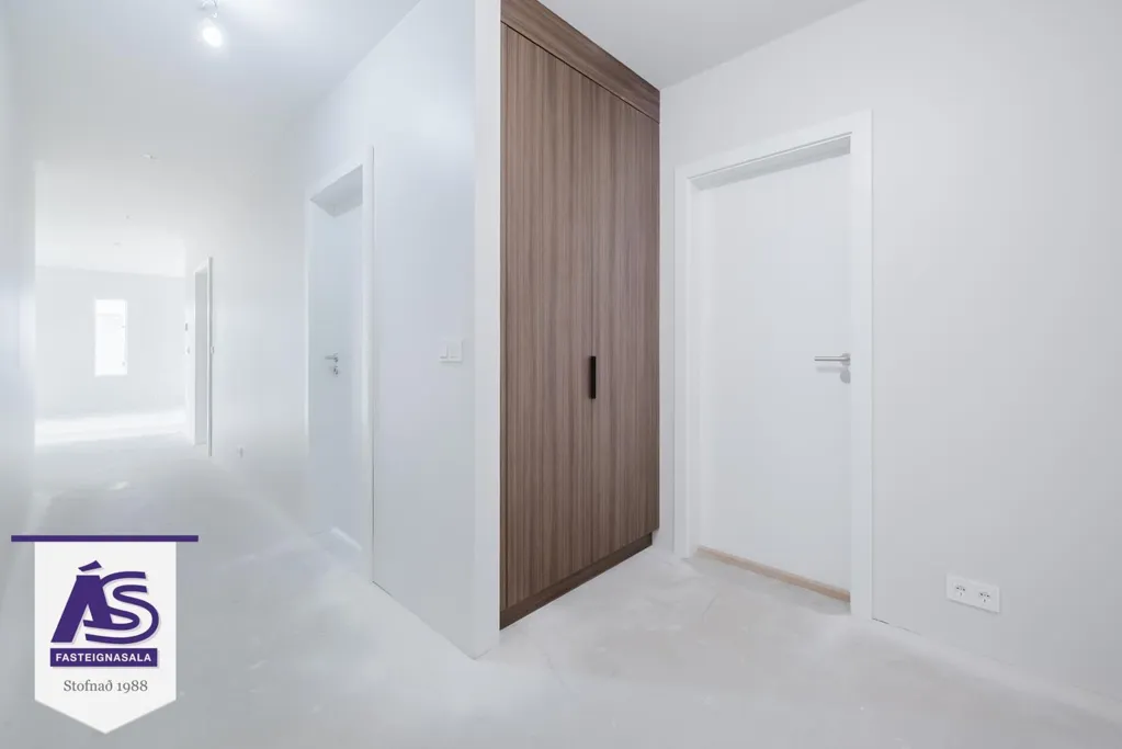 Entrée - New 4-Storey Apartment with Elevator in Hafnarfjörður