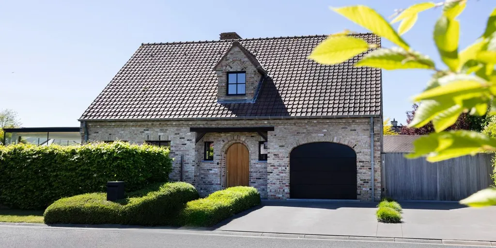 Extérieur - Maison Rénovée avec Piscine à Sint-Eloois-Winkel