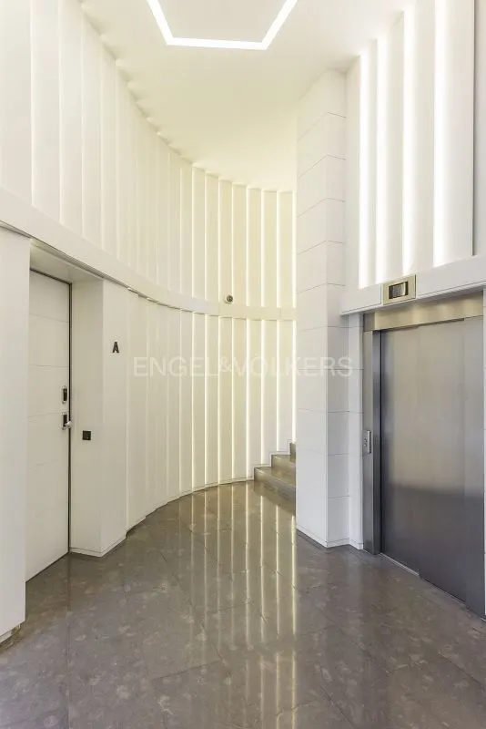 Entrée - Architectural Duplex with Terrace in El Viso