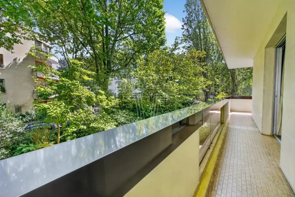 Balcone - Spacious Apartment with Balcony in Neuilly