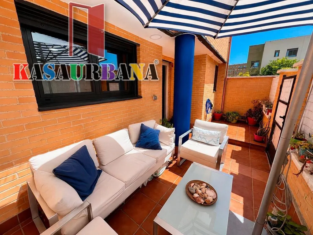 Terrass - Terraced House with Pool in Hospital