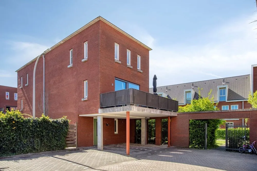 Exterior - Eco-Friendly Corner House with Two Parking Spots in Nootdorp