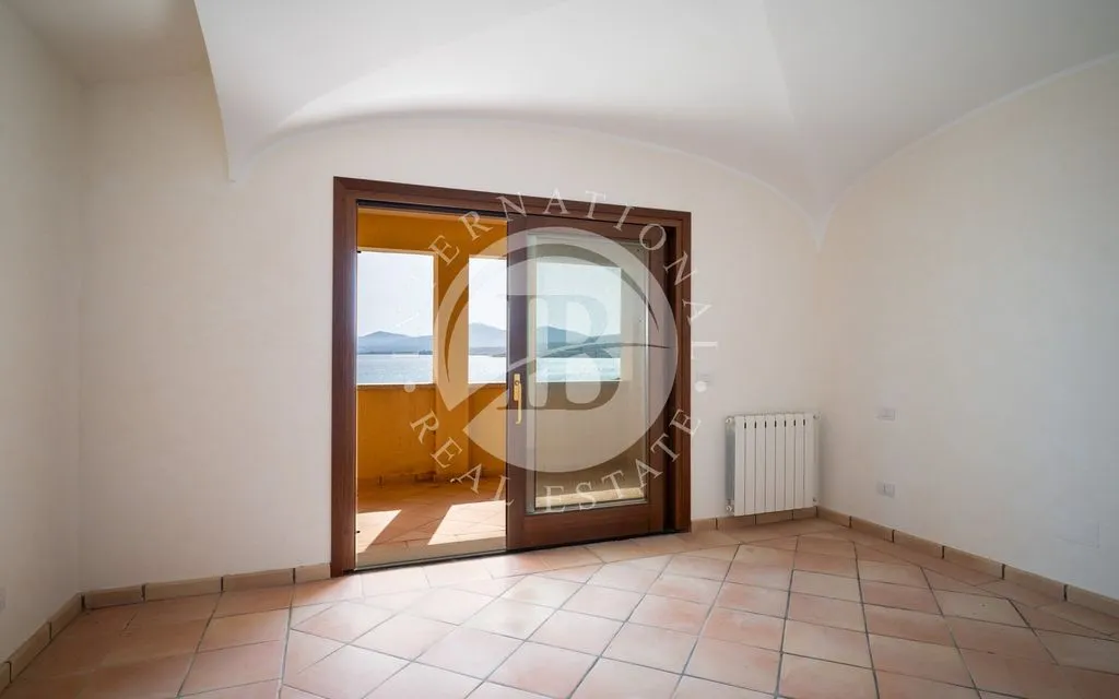 Terrass - Beachfront Apartment with 360° Views in Golfo Aranci