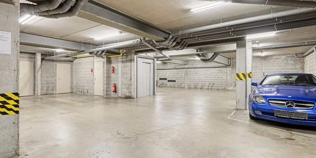 Garaaž - Accessible 2-Bed Apartment with Garden in Machelen