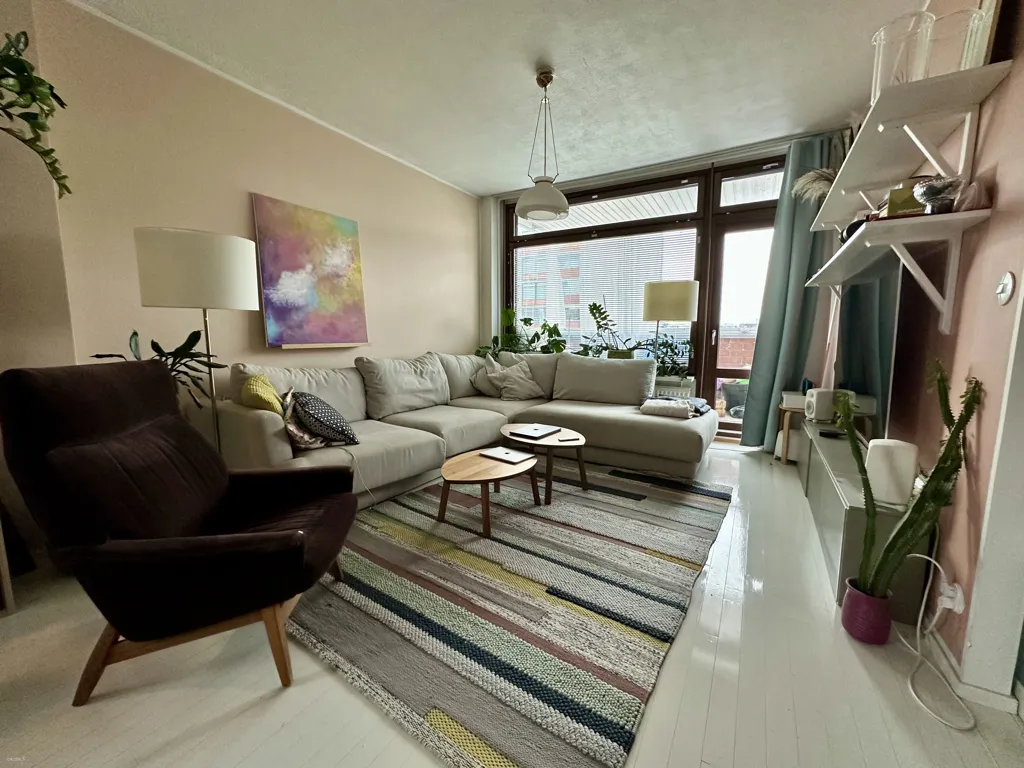 Elutuba - Bright Apartment with Balcony in Espoo