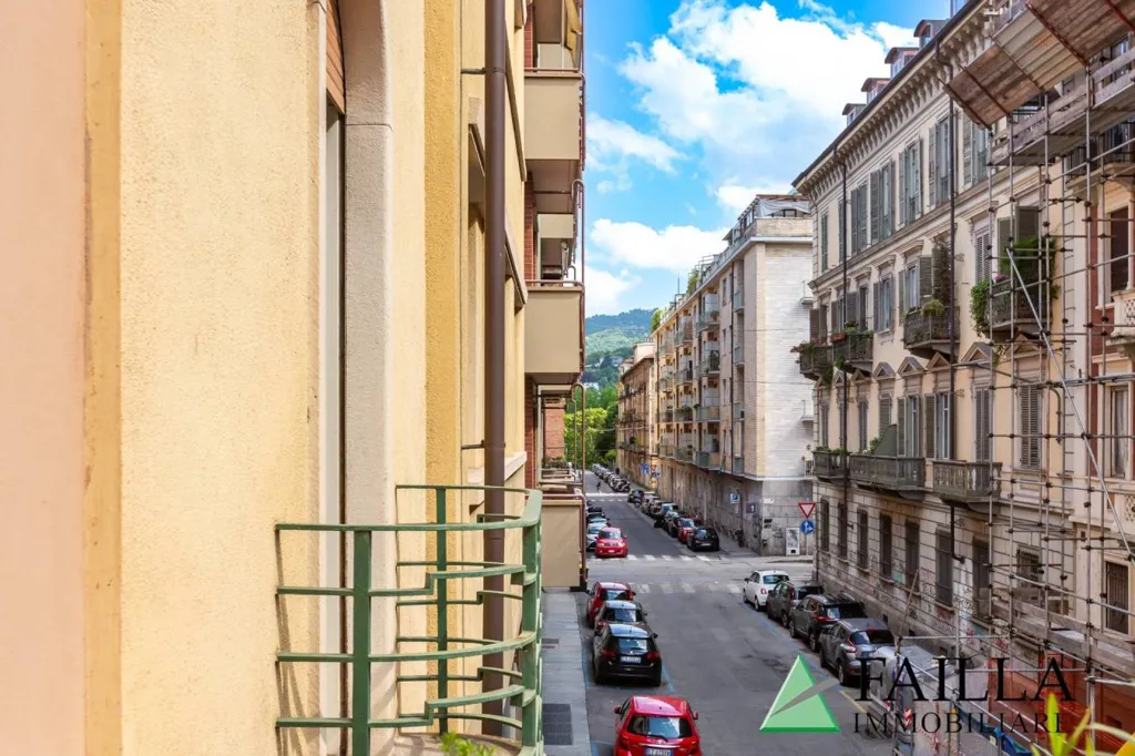 Rõdu - Restored Apartment with Balcony in Turin